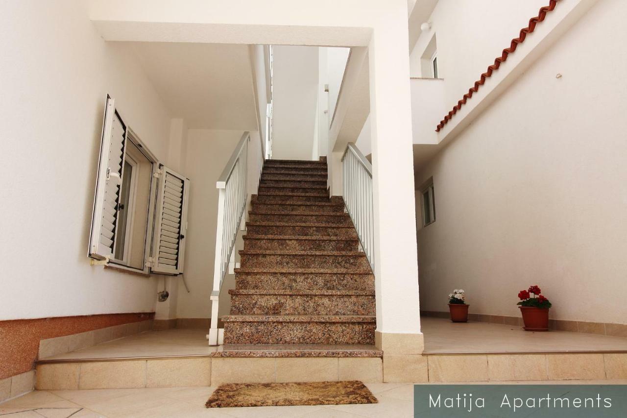Apartmani Matija Metajna Exterior photo